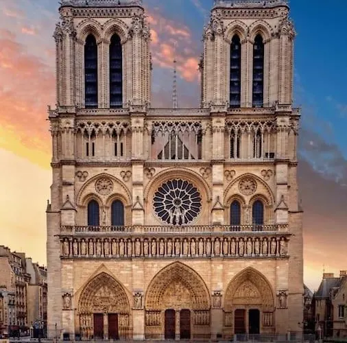 Duplex Au Coeur Du Marais, 4th Arrondissement Apartment Paris