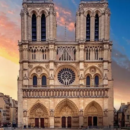 Duplex Au Coeur Du Marais, 4th Arrondissement Apartment Paris